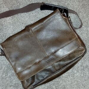 Kenneth Cole Reaction Messenger Bag
